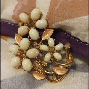 NWOT Banana Republic pin brooch
